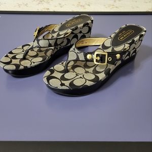 Women's Coach Flip Flops / Sandals